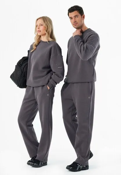ORGANICATION ORGANICATION POLLEN | Essentials Travel Unisex Jogginghose aus Bio-Baumwolle & Recyceltem Polyester, Shadow, – Produktbild 1 von 4