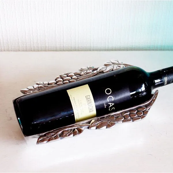 Mitienda Shop Mitienda Shop Weinflaschenhalter aus Zinn "Wine Leaf" – Produktbild 4 von 4