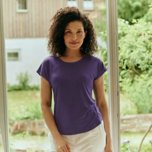 Kokon Zwo Kokon Zwo Basic Shirt mit überschnittenem Arm 43% Seide (peacesilk), 17% Leinen, Meerlavendel, – Produktbild 1 von 1