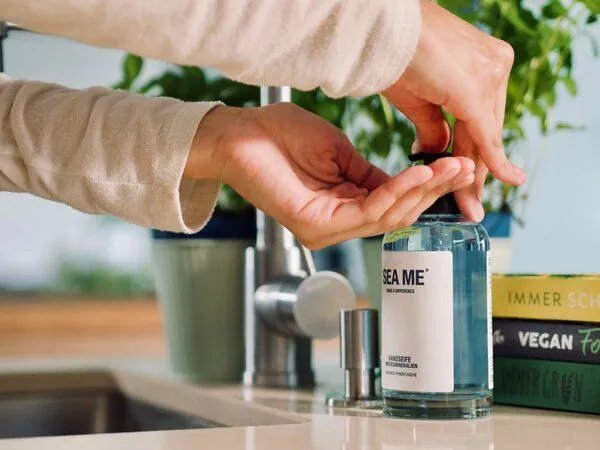 SEA ME SEA ME Küchen-Duo: Vegane Handseife & Spülmittel (in zerooo Mehrweg) – Produktbild 3 von 4