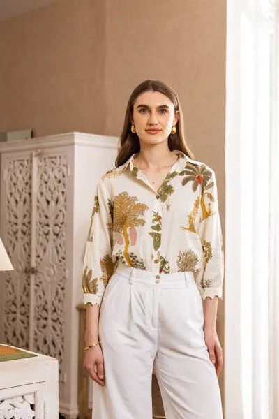 Haus of Namaste Haus of Namaste Damen Bluse creme „Botanica" Rüschenausschnitt handblockbedruckt Bio-Baumwolle – Produktbild 1 von 4