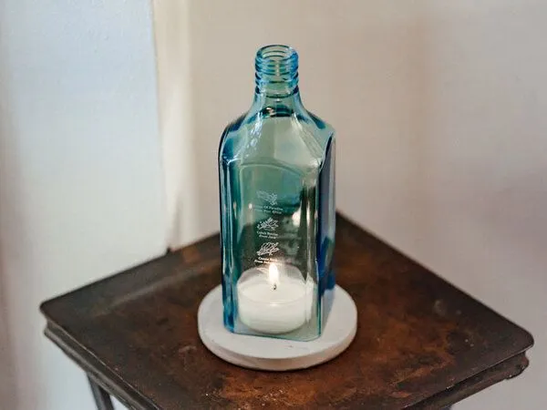 MaBe MaBe WINDLICHT aus der wunderbaren zartblauen Gin Flasche - Bombay, Grau, – Produktbild 4 von 4