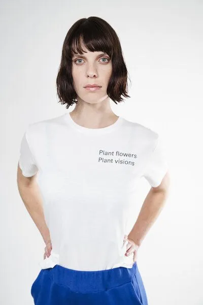 ein garten Studios ein garten Studios Basic T-Shirt plant flowers plant visions – Produktbild 2 von 3