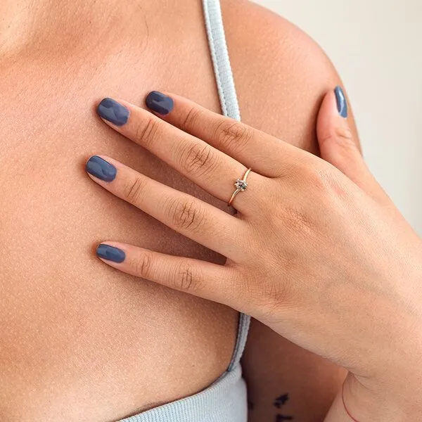 Eppi Eppi Verlobungsring mit Salt and Pepper Diamant in Birmenform Roisin – Produktbild 4 von 4