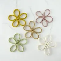 matilda k manufaktur matilda k. manufaktur minimalistische zarte Filzblüten 'flora' – zeitlose Dekoration in vielen wunderschönen Farben, Pudertfarben, – Produktbild 1 von 1