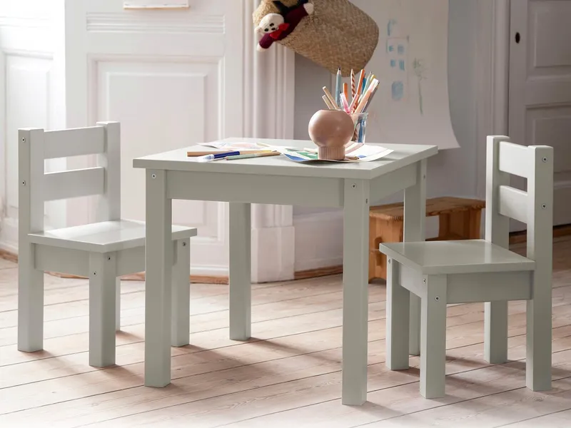 Hoppekids Kindersitzgruppe MADS aus Massivholz mit Kindertisch & passenden Stühlen, (Set, 3-tlg., 1 Tisch, 2 Stühle), in mehreren Farben, bietet viel Platz zum Spielen, Basteln und Malen, Grau, – Produktbild 2 von 4