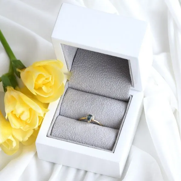 Eppi Eppi Goldener Ring mit Alexandrit und Diamanten Pallavi – Produktbild 4 von 4