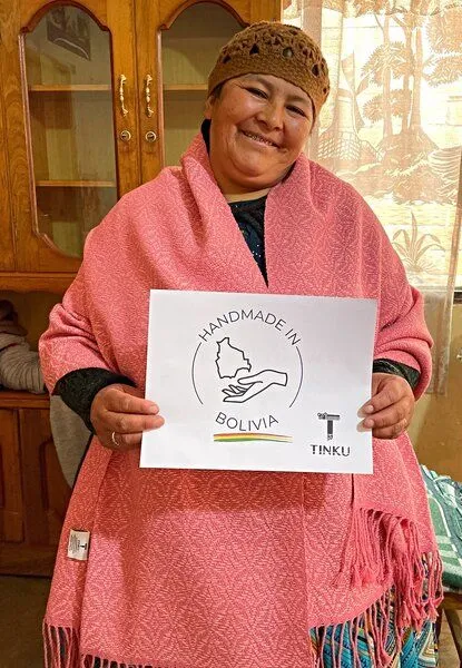 TINKU -Celebrating Bolivian Heritage TINKU -Celebrating Bolivian Heritage 100% Alpaka XL - Schal (WARA) aus Bolivien (Handgewebt), Rosa, – Produktbild 4 von 4