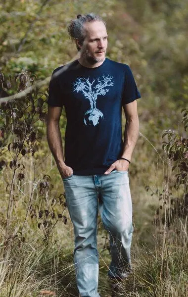 Life-Tree Ecovero Shirt von Life-Tree für Herren "Weltenbaum" in Navy Blue, Blau, – Produktbild 1 von 4