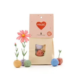 Die Stadtgärtner Die Stadtgärtner 8 Wildblumen-Saatkugeln als kreatives Geschenk | Geschenkidee für Valentinstag, Jahrestage, Liebesbotschaft & Dankeschön – Produktbild 1 von 1