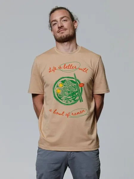 watapparel watapparel T-Shirt Unisex Life is better with ramen, Latte, – Produktbild 1 von 4