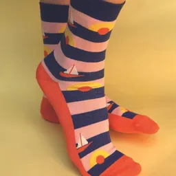 Fräulein Prusselise Fräulein Prusselise Sailor Sun Socke, Segelschiff, Sundown, rot, Streifen, rosa, blau, bunt – Produktbild 1 von 1