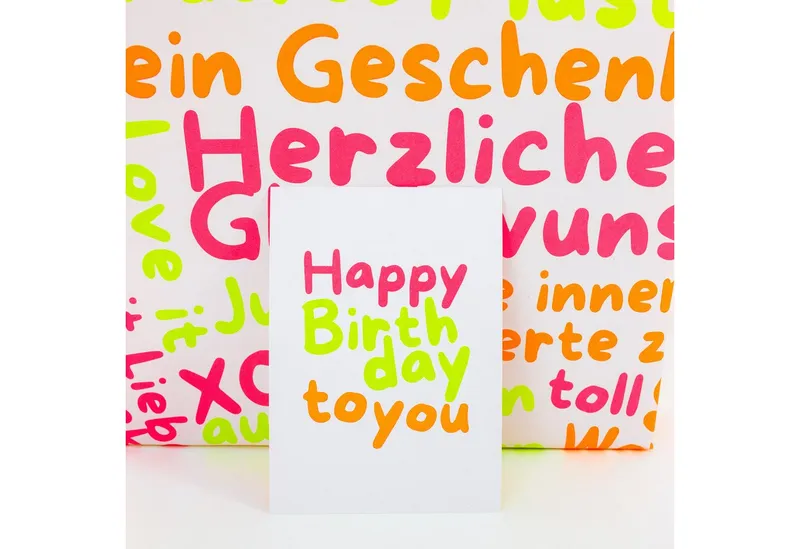 Bow & Hummingbird Bow & Hummingbird Postkarte "Happy Birthday" (Neon) aus Recyclingpapier – Produktbild 6 von 6