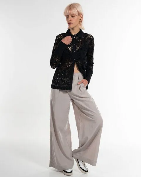 Alma & Lovis Alma & Lovis Edle Spitzenbluse aus Bio-Baumwolle mit Elasthan | Lace Blouse, Raven (schwarz), – Produktbild 2 von 4