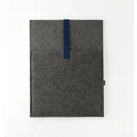 matilda k manufaktur matilda k. manufaktur Minimalistische Laptophülle aus Wollfilz 'max' mit Einsteckfach | für MacBook |Air| Pro 13|14|15|16 Zoll, Dunkelgrau-dunkelblau, – Produktbild 1 von 1