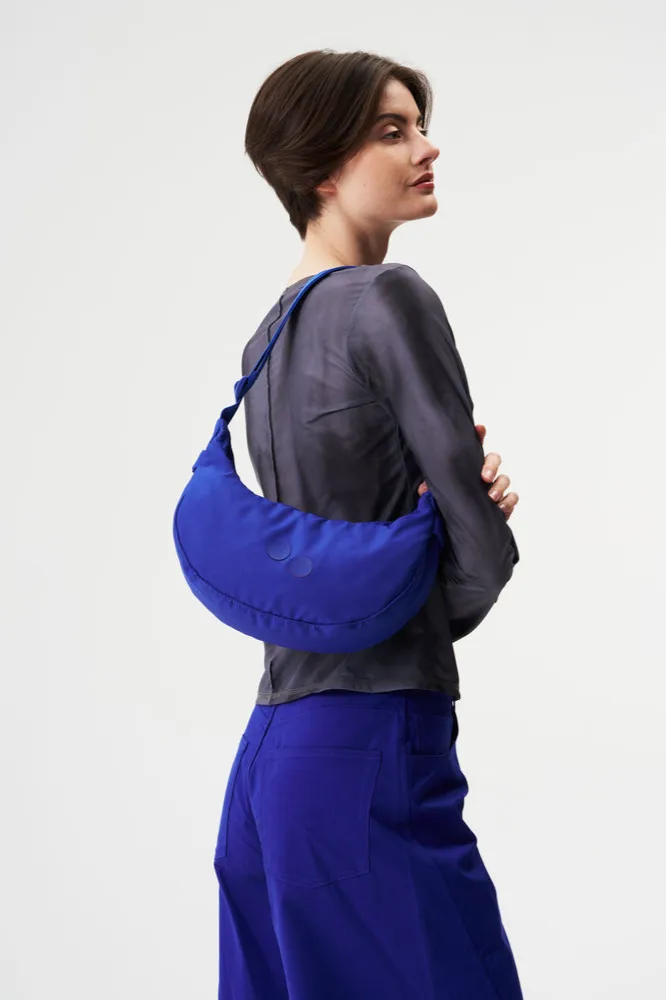 PINQPONQ pinqponq Damen vegan Tasche Cross Body Krumm Klein Ultimate Blau, Dunkelblau, – Produktbild 2 von 2