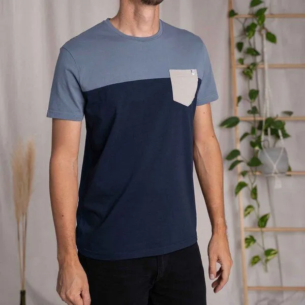 Vresh Clothing Vresh Clothing Verdy - Classic Fit Colourblock T-Shirt mit Brusttasche aus Biobaumwolle, Navy/rauchblau, – Produktbild 4 von 4