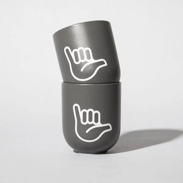 Fyngers Fyngers Handgemachter Becher aus Porzellan - Modell HANG LOOSE - Füllmenge 330ml - Mattlasur, Grau, – Produktbild 3 von 4