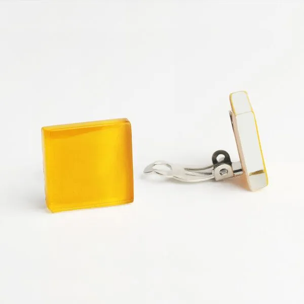 ALEXASCHA ALEXASCHA Minimalistische Ohrclips aus Glas | PUREFORM, Sonnengelb, – Produktbild 2 von 4