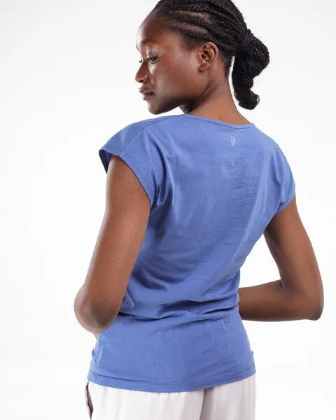 Alma & Lovis Alma & Lovis Shirt mit Wasserfall-Ausschnitt, aus Bio-Baumwolle | Short Cascade, Blue (mittelblau), – Produktbild 3 von 4