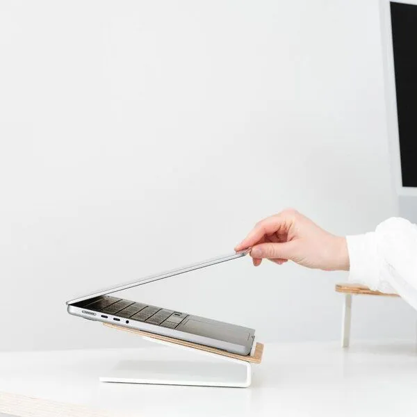 Woodcessories Woodcessories Premium Laptop Ständer aus Holz für 10-16 Zoll, Eiche, – Produktbild 3 von 4