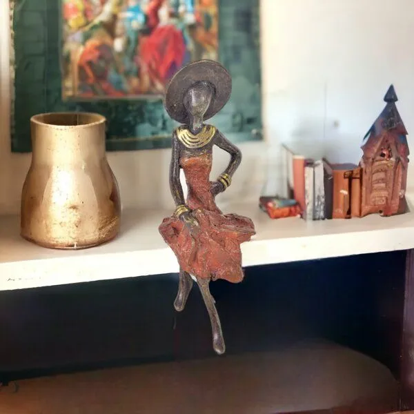 Moogoo Creative Africa Moogoo Creative Africa Bronze-Skulptur "Femme assise avec chapeau" by Soré, Rot, – Produktbild 2 von 3