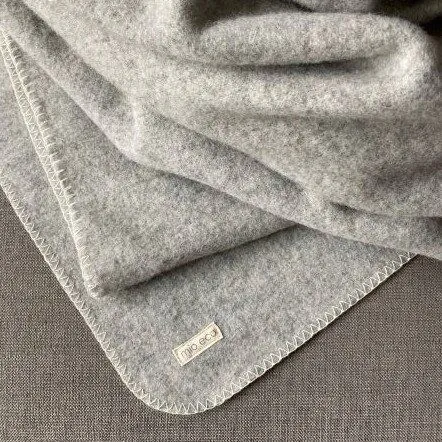 mio eco mio eco Große Yoga & Meditations Decke Elbwolle, Grau, – Produktbild 2 von 4