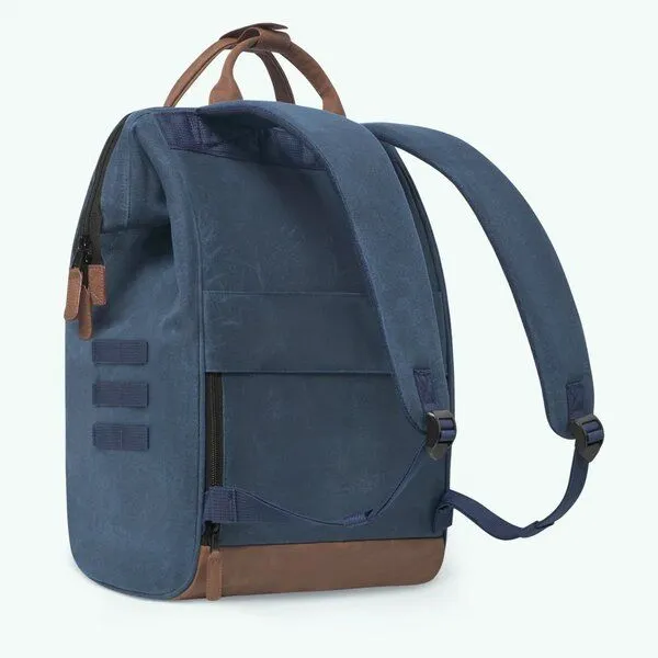Cabaïa Cabaïa Rucksack Adventurer Medium aus veganem Leder - 23 Liter, Blau, – Produktbild 2 von 4