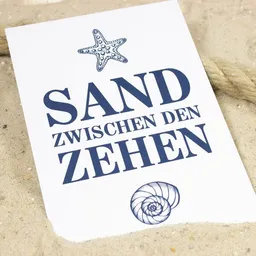 Bow & Hummingbird Bow & Hummingbird Postkarte "Sand zwischen den Zehen" – Produktbild 1 von 1