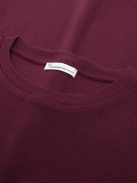 KnowledgeCotton Apparel KnowledgeCotton Apparel Langarmshirt - Rib Scoop neck long sleeved - aus Bio-Baumwolle, Rot (fig), – Produktbild 2 von 2