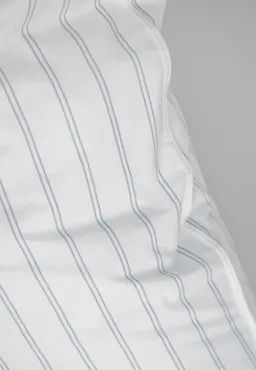 MELA MELA unisex vegan Bettwäscheset Bhanu Streifen Weiß & Blau – Produktbild 1 von 1