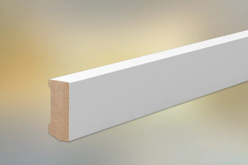 woodstore24 MDF Sockelleisten für Parkett und Massivholzdielen, 40 x 16 mm, Oberkante gerade, weiß lackiert, 240 cm – Produktbild 1 von 1