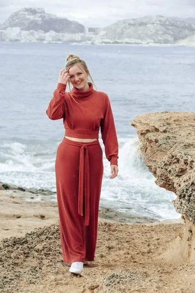 Vivien Joy Vivien Joy Kurzer Rollkragenpullover - Aila Crop Pulli, Cider (rot), – Produktbild 1 von 4