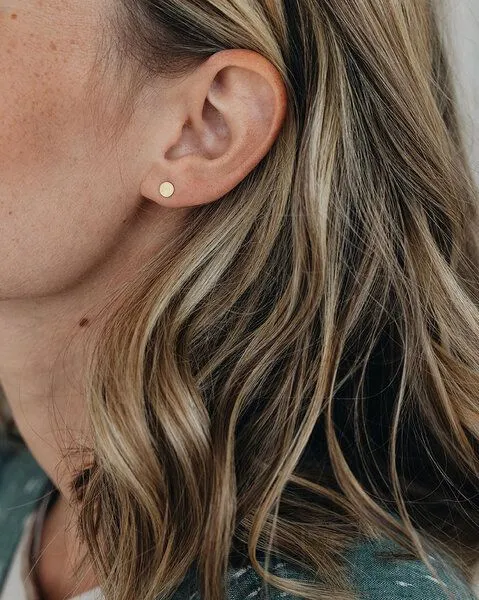 pikfine pikfine Vergoldete Ohrstecker “Dot” // 4 Größen – Produktbild 3 von 5