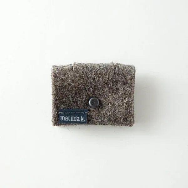 matilda k. manufaktur matilda k. manufaktur 4 minimalistische Kabelbinder aus Wollfilz für Kopfhörerkabel 'elli' – Produktbild 3 von 4