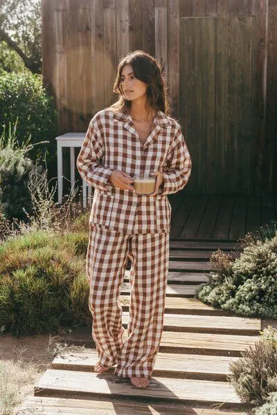 AmourLinen AmourLinen Langarm-Pyjama-Set Snooze, Mokka gingham, – Produktbild 1 von 4