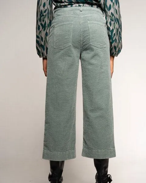 Alma & Lovis Alma & Lovis Softe Breitcord-Culotte aus Bio-Baumwolle | Cablecord Culotte, Blaugrün (aloe), – Produktbild 4 von 4