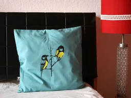 Hirschkind Hirschkind Bio-Kissenbezug 'Kohlmeisen' türkis 40x40cm – Produktbild 1 von 1