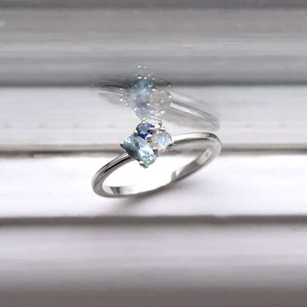 Eppi Eppi Cluster-Ring mit Aquamarin, Labradorit, Saphir und Diamant Bluma, Weiss, – Produktbild 1 von 4