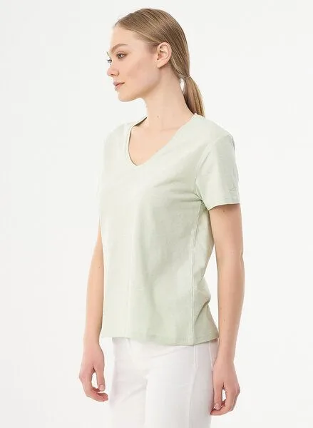ORGANICATION ORGANICATION Damen Basic T-Shirt aus Bio-Baumwolle mit V-Ausschnitt, Sage green, – Produktbild 3 von 4
