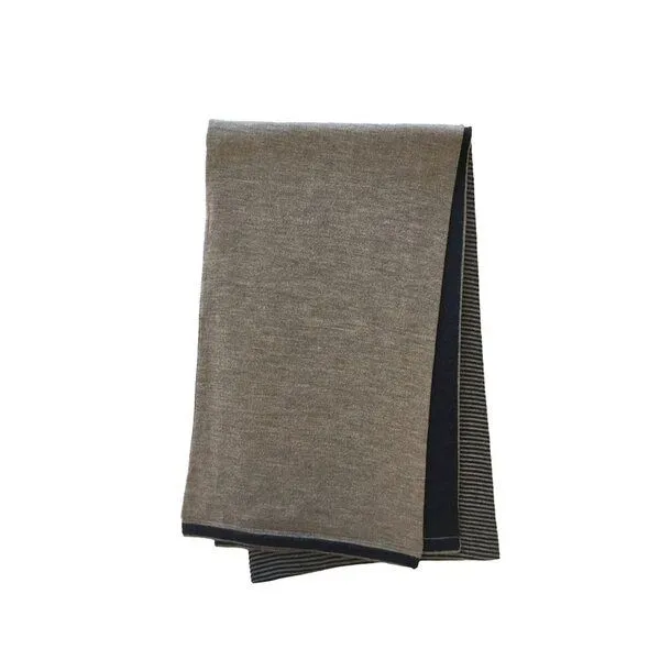 austriandesign.at austriandesign.at RingelSchal aus extrafeiner Merinowolle, Anthrazit/natur, – Produktbild 3 von 4