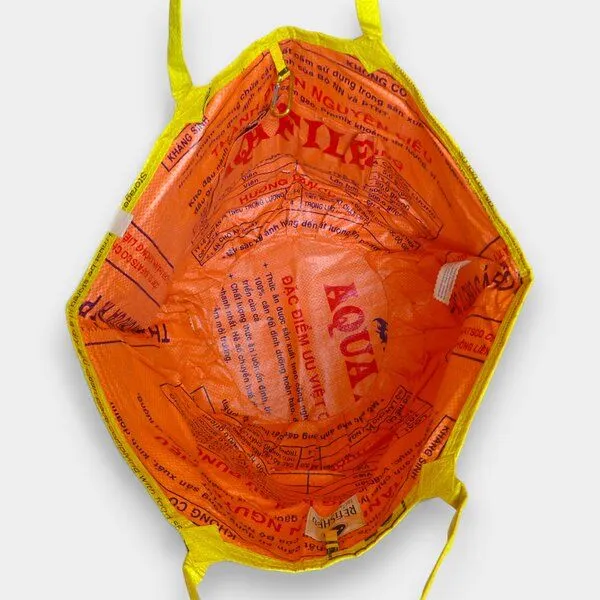 REFISHED fair fashion REFISHED fair fashion Tasche 'SOULMATE' - upcycelte Fischfuttersäcke, #fish gelb-til, – Produktbild 4 von 7