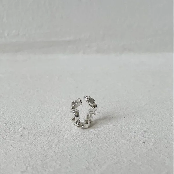 noemvri fashion label noemvri fashion label Logo earcuff, Silber, – Produktbild 3 von 4