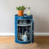 Lockengelöt Lockengelöt Minibar mit Tür aus einem kleinen Ölfass, Ozeanblau, – Produktbild 2 von 3