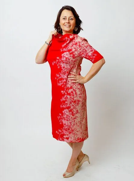 Peaces.bio - handbedruckte Biomode Peaces.bio - handbedruckte Biomode Wasserfallkleid Föhrenzauber Rot, Rot, – Produktbild 3 von 4