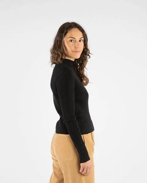 MATONA Matona Geripptes Langarmshirt für Frauen aus Bio-Baumwolle / Ribbed Collared Longsleeve, Onyx, – Produktbild 2 von 4