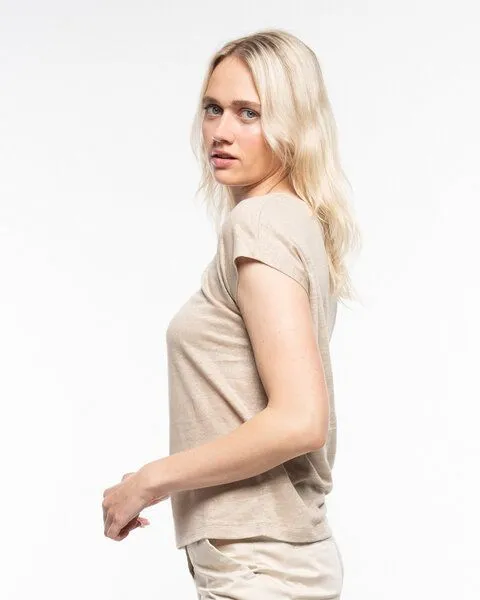Alma & Lovis Alma & Lovis Elegantes Kurzarmshirt aus 100% Leinen-Jersey | Linen Short Pure, Humus (natur), – Produktbild 4 von 4