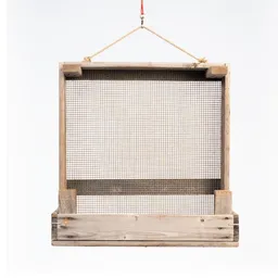 Die Stadtgärtner Die Stadtgärtner Upcycling Gartenregal aus rustikalem Zwiebelsieb (50 x 26,5 x 51 cm) – Produktbild 1 von 1