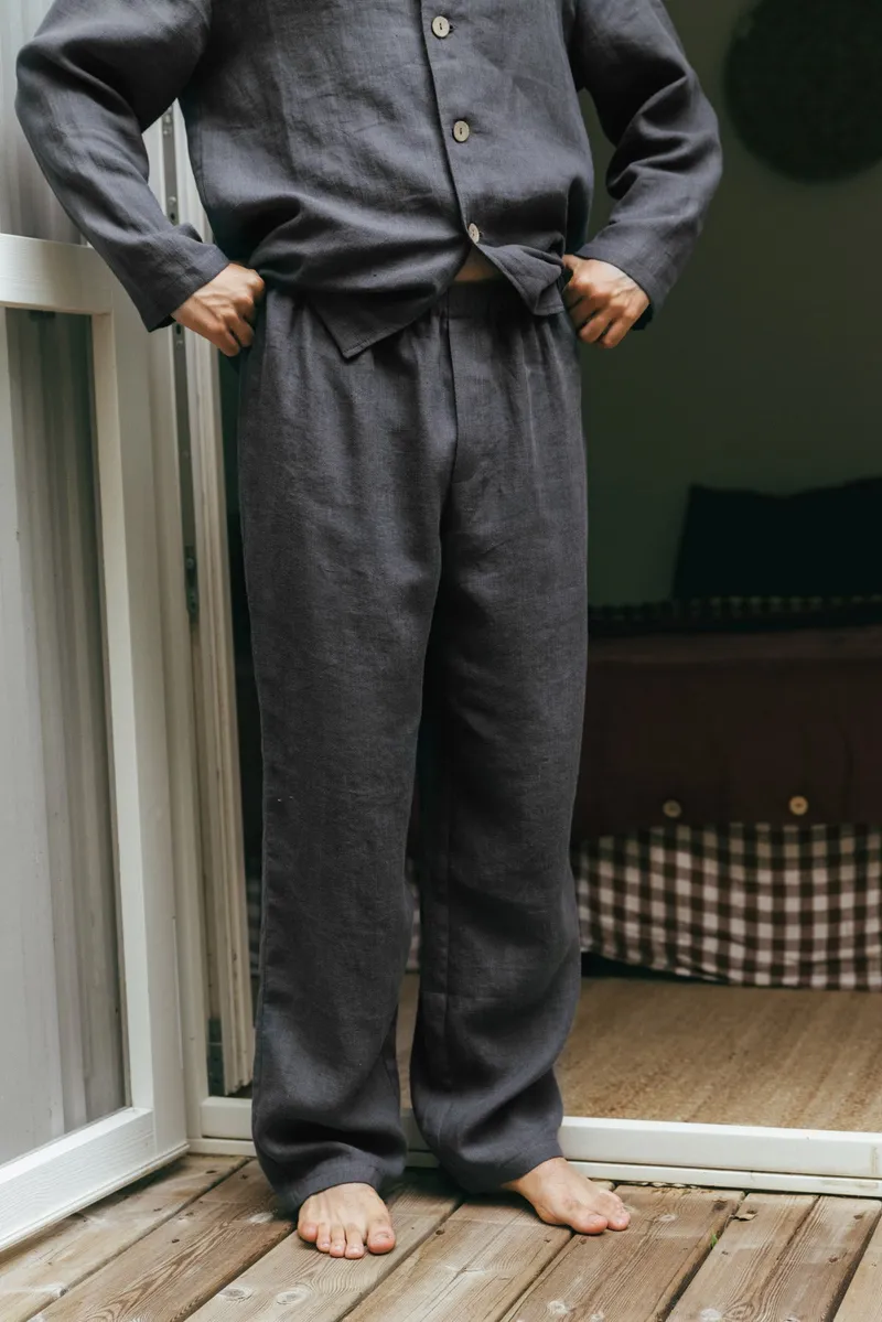 AmourLinen AmourLinen Herren vegan Set Pyjama Klassisch Harry Holzkohle, Dunkelgrau, – Produktbild 1 von 2