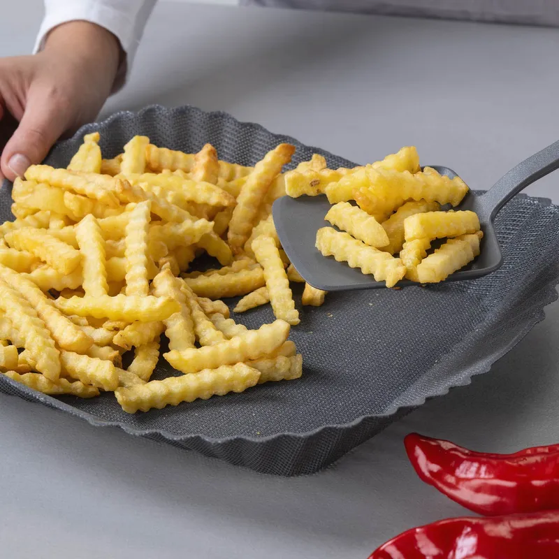 Chefkoch trifft Fackelmann Chefkoch trifft Fackelmann Silikonform für Heißluftfritteuse, antihaft, 28,5×28,5cm – Produktbild 2 von 3